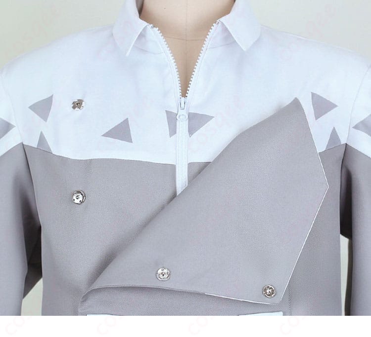 衣領のディテール。カラーの形状とパイピングで清楚感を強調