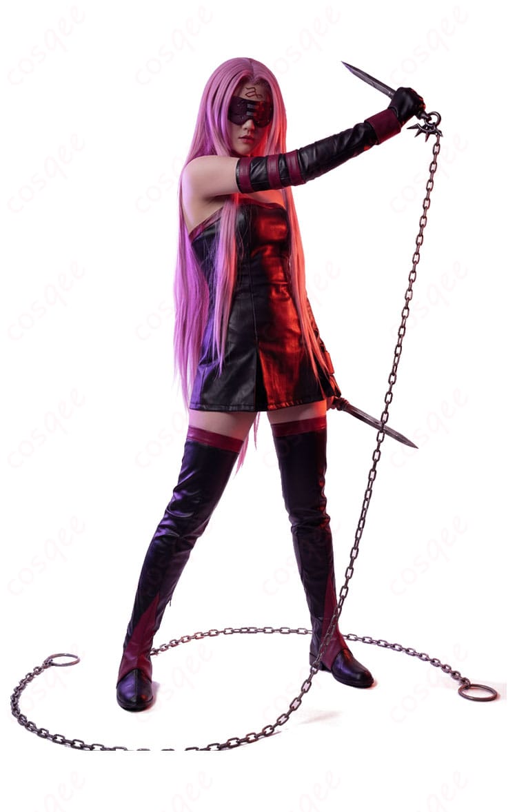 メドゥーサ第一再臨コスプレの側面図。ウエストラインとレッグカバーのフィット感を強調