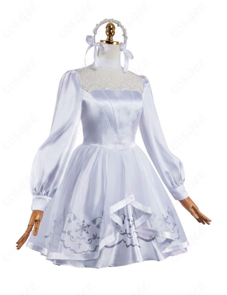 スカート全体の装飾ディテール。裾のあしらいと生地の質感、撮影で映える陰影が確認できるアップ