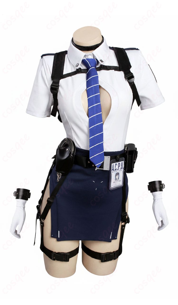 コートとアクセサリー中心の正面装飾ディテール