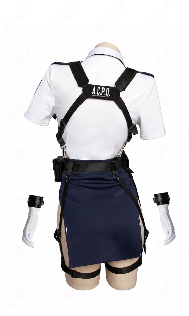 コート背面とベルト周りの装飾ディテール