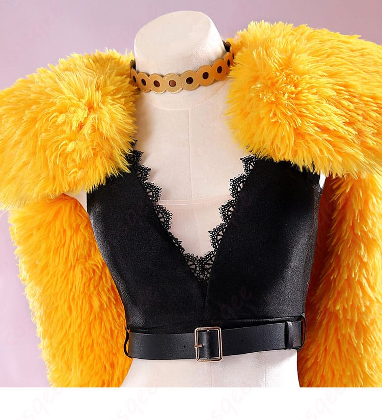 トップスの装飾ディテールと生地質感のクローズアップ