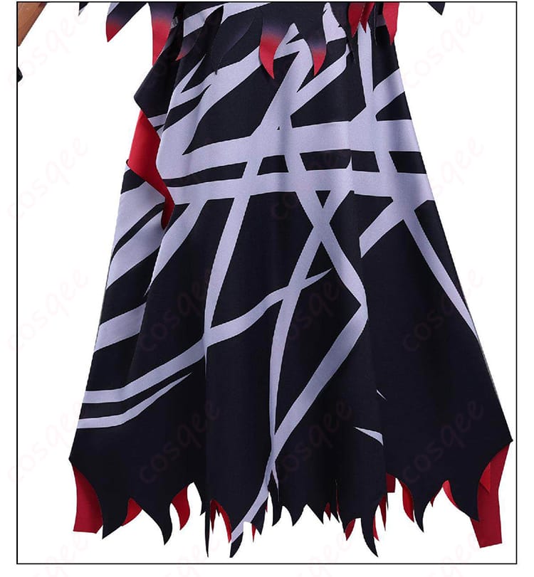 裾装飾のクローズアップ（トリムとレースの重なり）