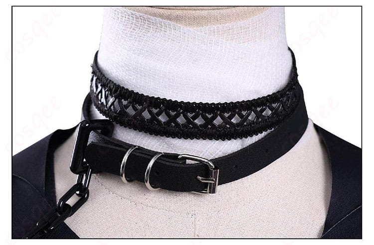 チョーカー／首飾りのアップ（質感と留め具の構造）