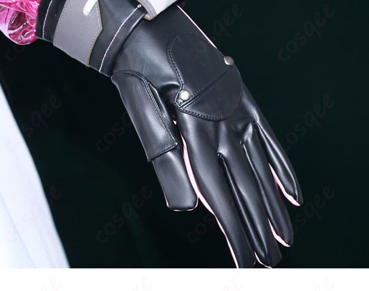 手袋と手元装飾の接写。質感とフィット感の見え方。