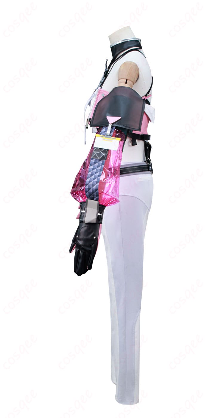 左袖の装飾ディテール接写。ラインと意匠の固定仕様を示す。