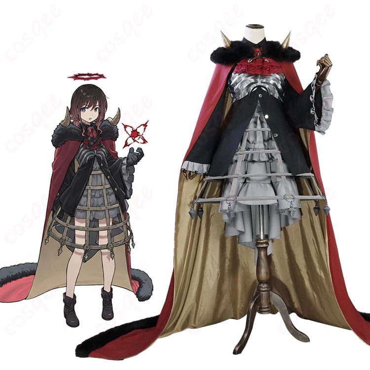 井芹仁菜 RPG風コスプレを着用したモデルの全身イメージ。マントとロングコートの重厚レイヤードがクールに映える。