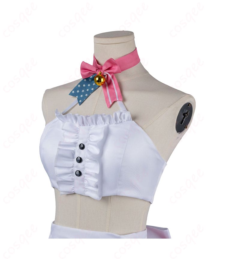 トップス装飾の近接。胸元の飾りとステッチワーク、質感を確認できるアップショット。