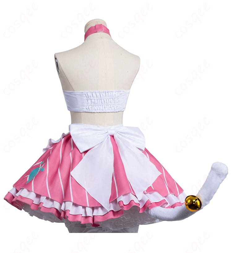 背面のディテール。大きな蝶結びと背中のライン、留め部分の構成が分かる角度。