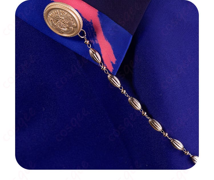 腰飾りと腰布の結合部アップ。ベルト位置と着脱構造、落ち感を示す。