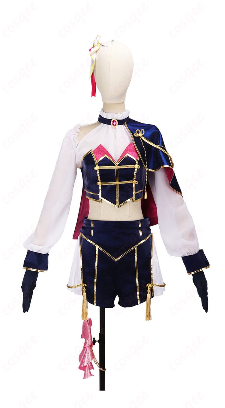 倉持めると Idios共通衣装の正面全体。マント、シャツ、ビスチェ、ショートパンツのバランスがわかる正面カット