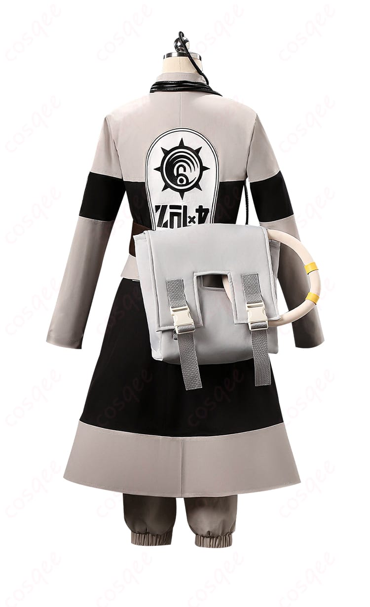 エイシア・スティルザ衣装の背面。ジャケットの落ち感とパンツのストレートライン、装備の配置を確認できるバックショット。