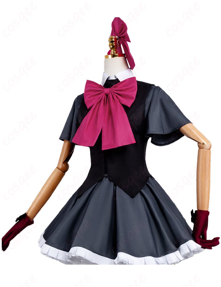 星野ルビー 制服コスプレの側面。ウエストラインとスカートのフレア感、フィット感を確認できる