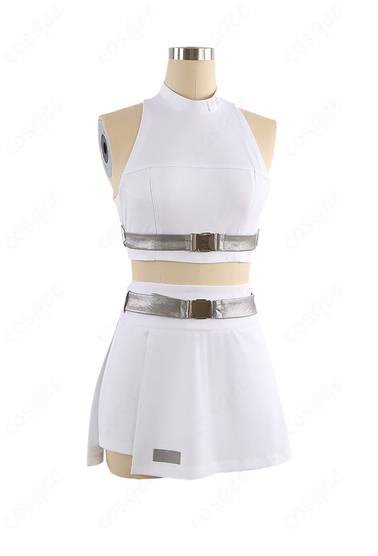 上衣の装飾ディテール近接。胸元パーツとステッチ、素材感を示すアップ