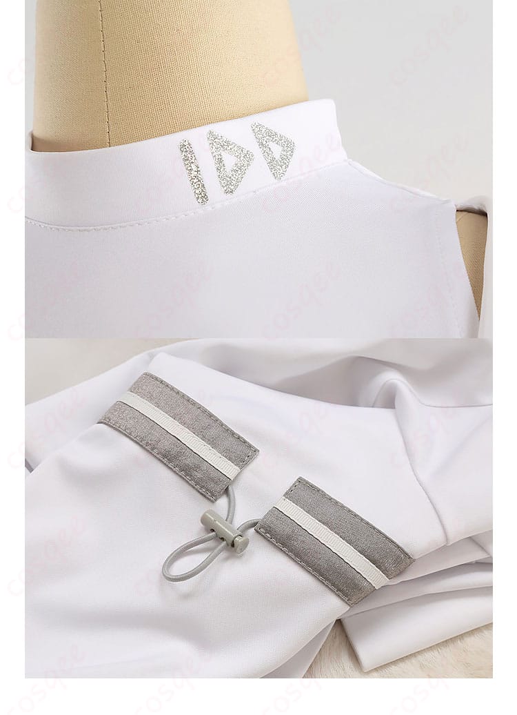 襟元ディテール。ベストのVゾーンとラペル、胸飾りの質感が伝わるアップ