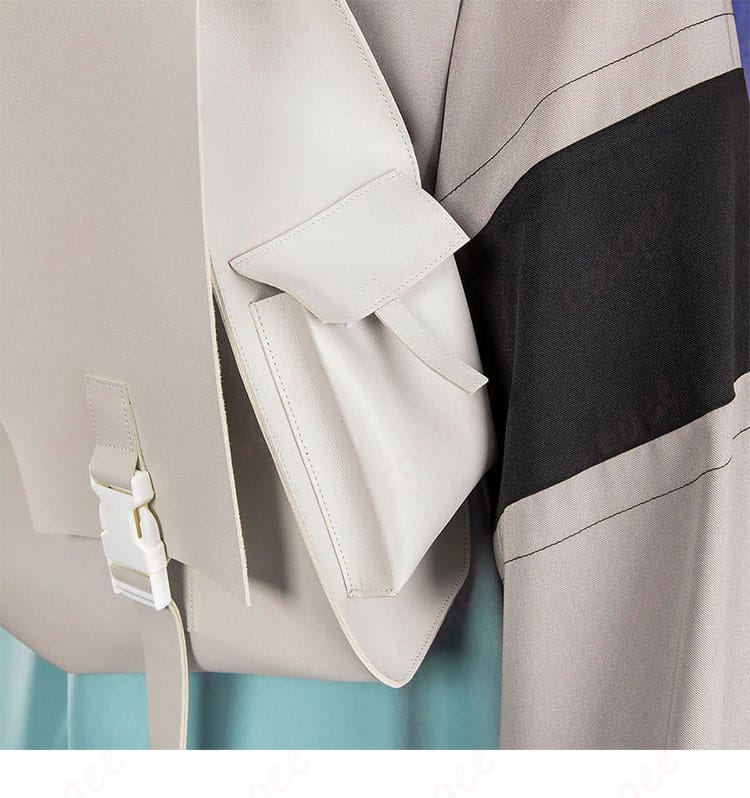 背面リュック装着部の拡大。ストラップ取り回しと取り付け金具の仕様が見える。