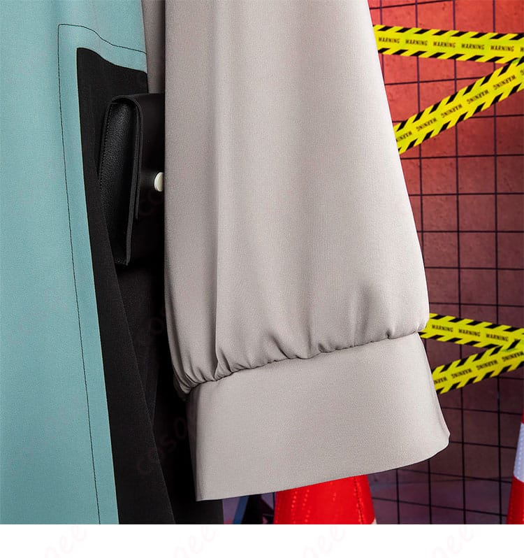 袖口ディテール。カフの縫製、端処理、硬質感ある生地の折り返しが分かるアップ。