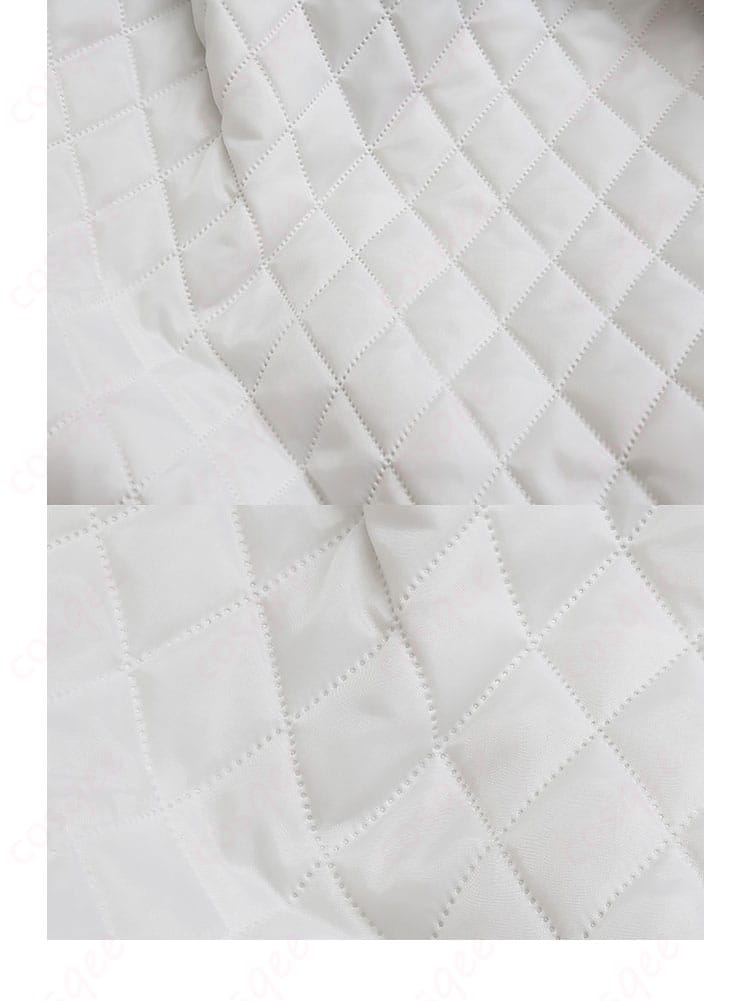 衣装のメッシュ装飾ディテール。通気性と立体感を両立したパネル配置。