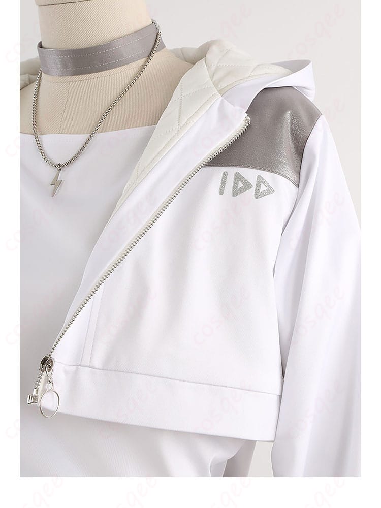 肩~袖の装飾ディテール。ステッチラインと立体感のあるパターン。