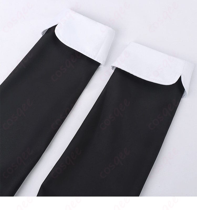 袖口のトリムとボタンのアップ。清楚な仕上げと補強ステッチ