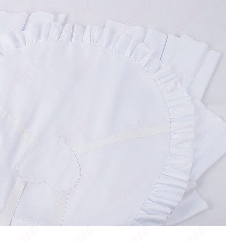 スカートのフレア分量とドレープ感が分かる裾ディテール