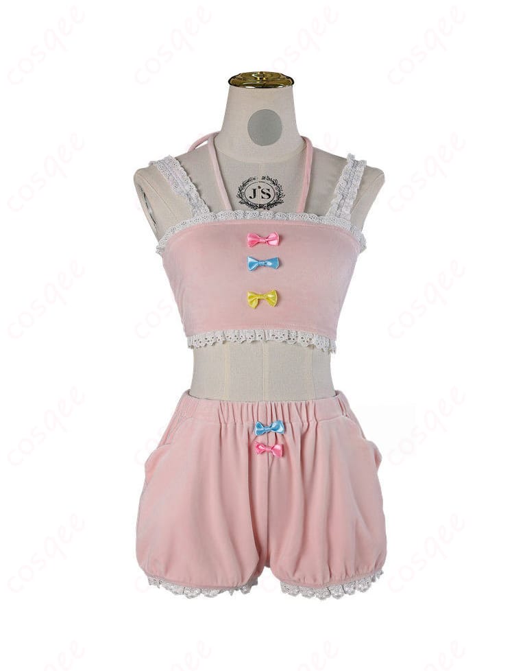 インナー上衣の生地感と縫製ディテールの近接写真