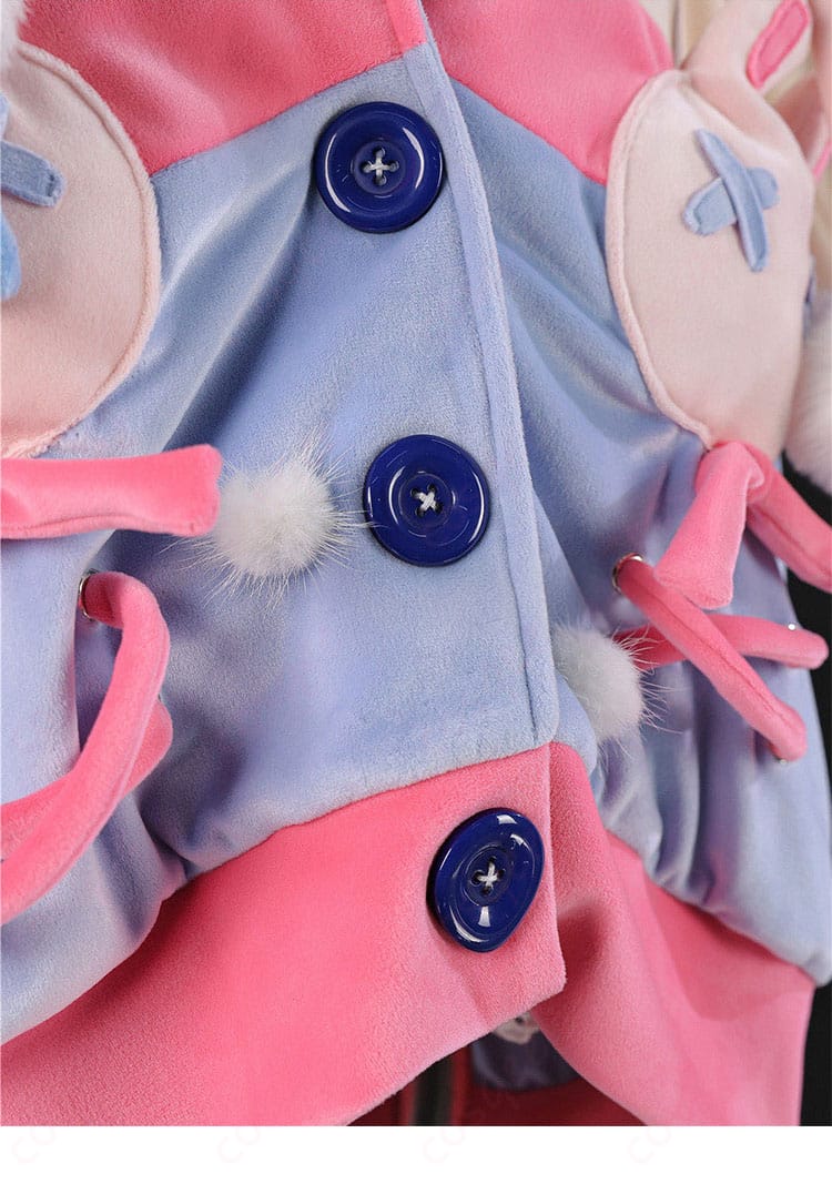 前立てボタン周りのディテールと留め仕様のクローズアップ