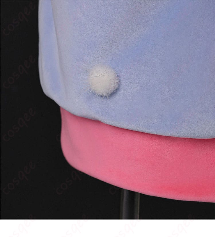 コート裾のヘムラインとステッチのディテール