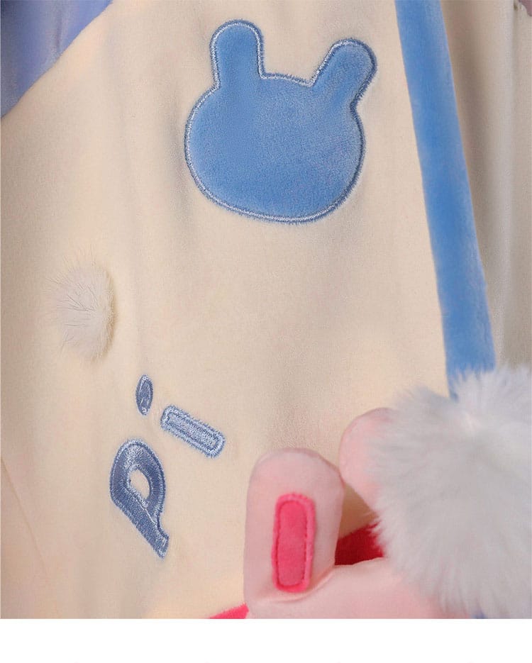 コートのプリントやワッペン装飾のディテール