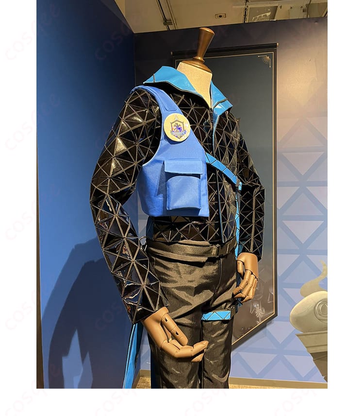 イデア・シュラウド衣装の側面装飾ディテール。縫製の仕上がりとシルエットの立体感を示す角度