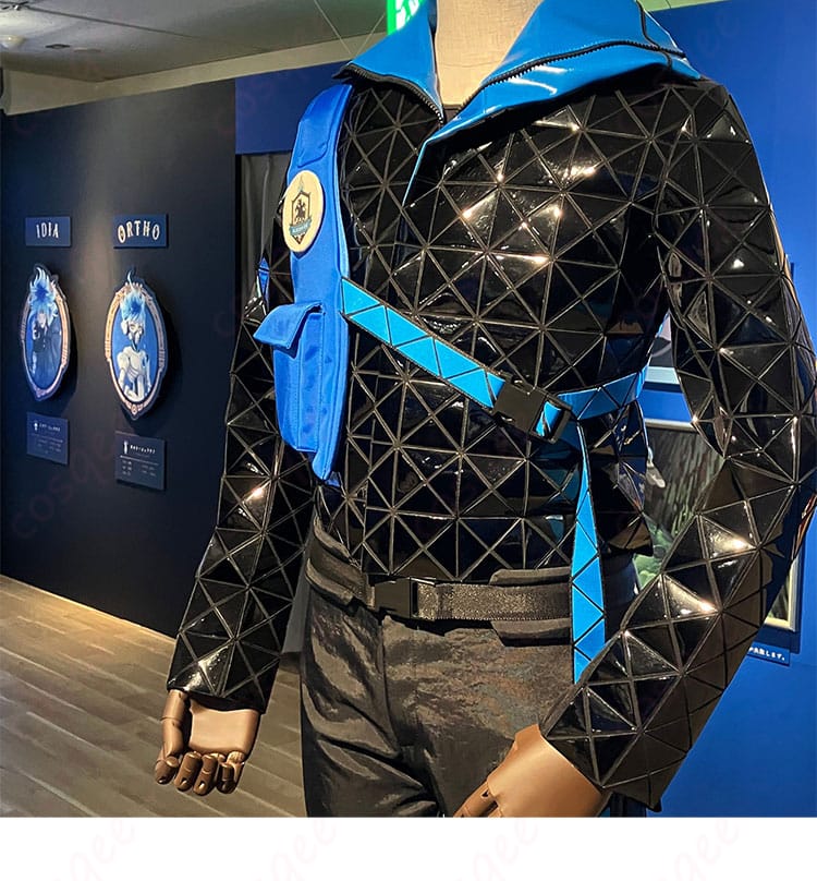 イデア・シュラウド衣装の襟元装飾ディテール。直線的ラインと装飾の質感が分かる接写