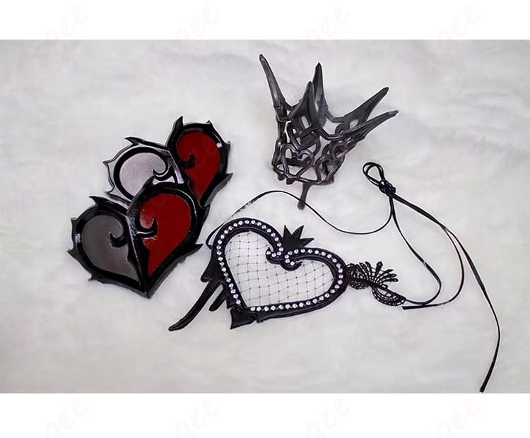 リドル・ローズハート オーバーブロット衣装の装飾・付属品ディテール。固定金具と質感差のある素材使いが分かる接写画像。