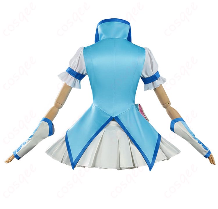 キュアアクア コスプレ衣装の背面画像(背中のラインとスカートの広がり)