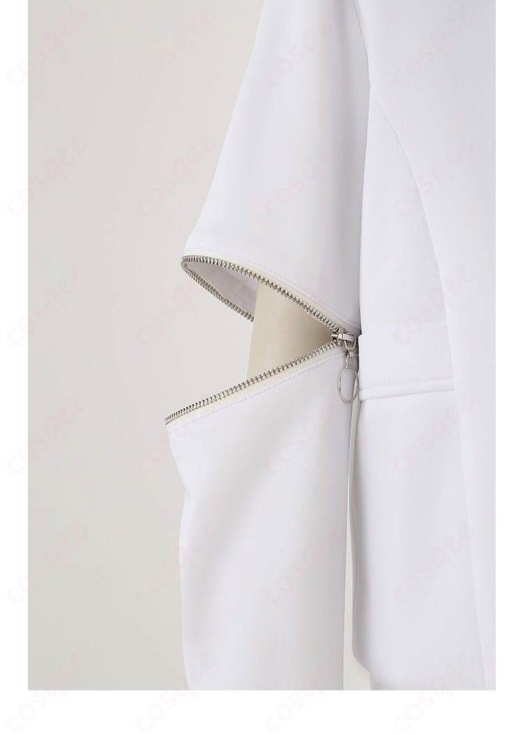 袖口の装飾ディテール。カフの仕立てと生地のハリ感を強調