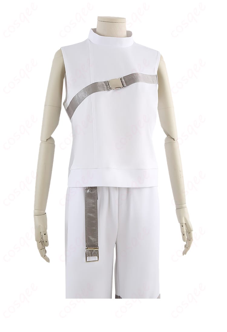 上衣の装飾ディテール。ベストとジャケットの重なり、ステッチと質感を近接で表現