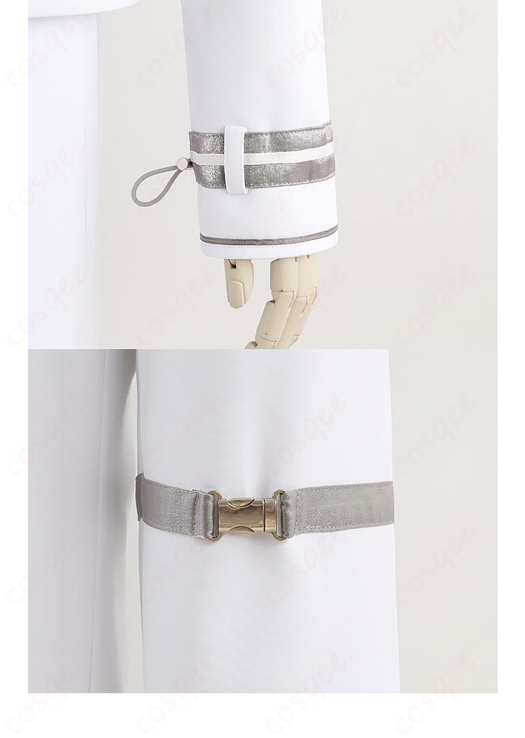 袖とパンツ裾の装飾ディテール。ライン取りと生地の伸縮性を示す