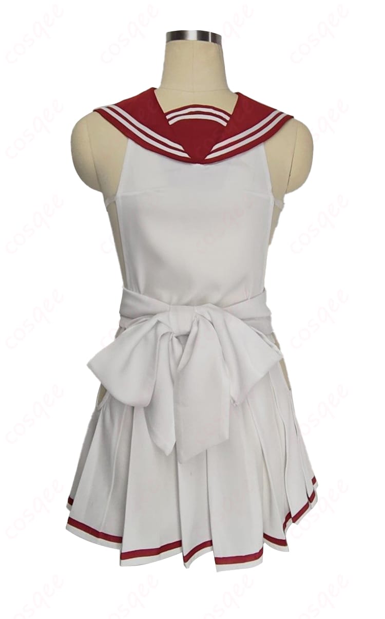 スカート背面ディテール。背面のプリーツの揃いと裾の仕上げを確認できる。