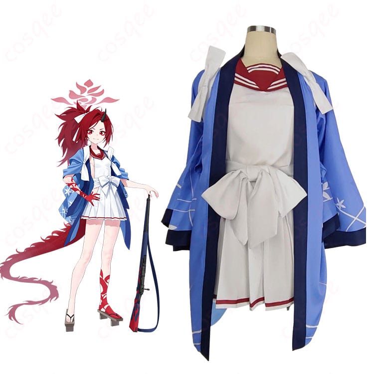 不破レンゲの修行部制服コスプレ一式を着用したモデル全身。羽織と帯、プリーツスカートの和風スクールスタイルが分かる画像。