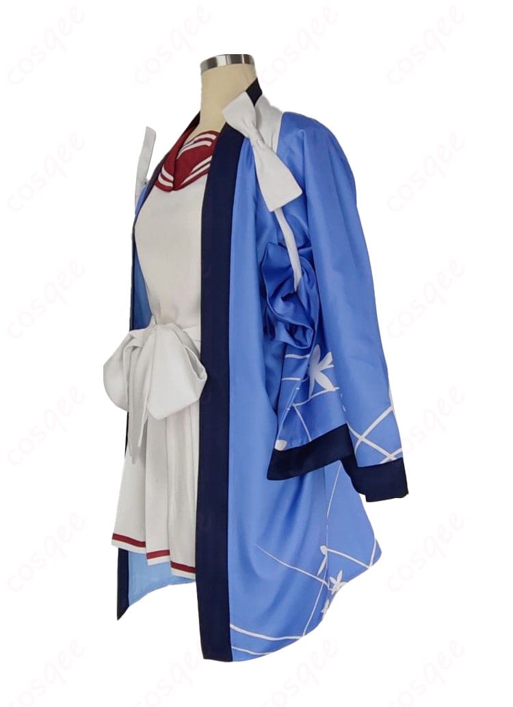 不破レンゲ 修行部制服コスプレの側面。プリーツの立ち上がりと帯・バインドベルトの厚みを確認できる角度。