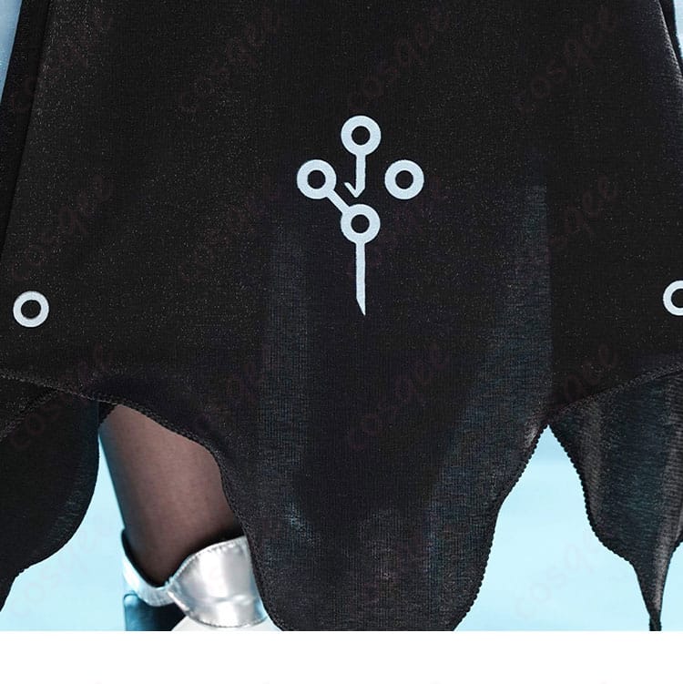 衣装の模様・紋章パーツの近接。プリントと立体パーツの質感比較