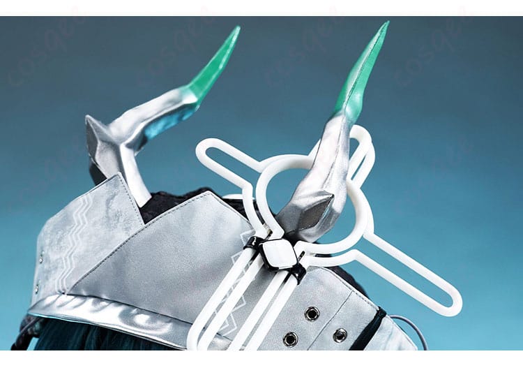 髪飾り・バンダナのディテール。縁取りと質感、固定方法のアップ