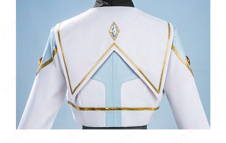 背肩部分の装飾ディテール。肩章風意匠とステッチワークを強調。