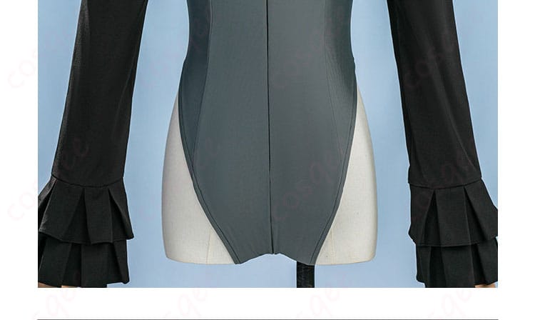 インナーの打ち合わせ装飾ディテール。襟元から胸元のラインを拡大。