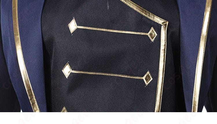 衣襟・フロント装飾の近接。襟元の形状と装飾パーツの配置。