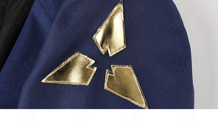 肩から袖にかけての装飾。エポーレット風の意匠と縫製ライン。