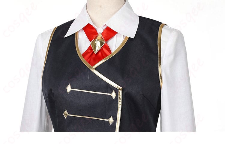 襟元ディテールのアップ。衿の立ち上がりとスカーフの重なりが見える。