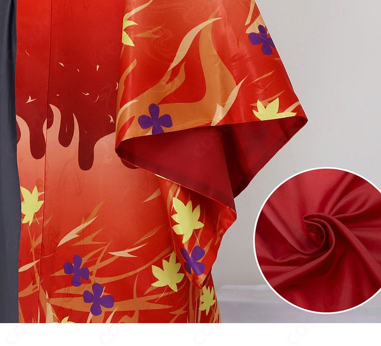 袖口と装飾の近接写真。生地の発色とステッチワーク、和装らしい縁取りを強調