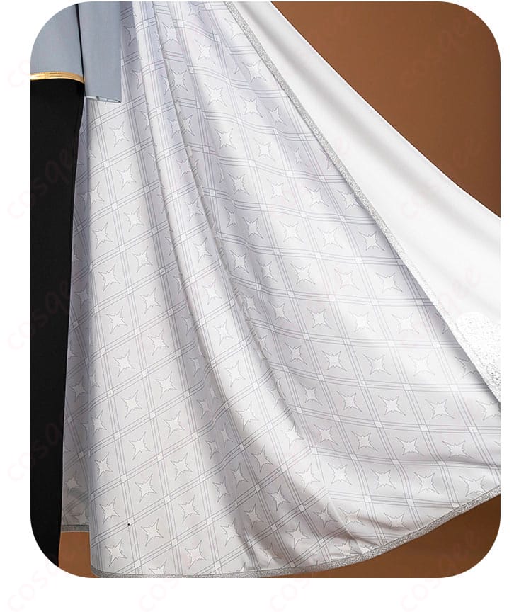 マントの裏地・縁取り・ホック留め構造のクローズアップ