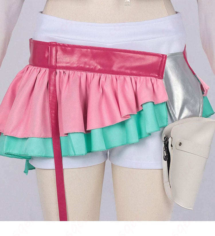 綾紬芦花 コスプレ衣装のスカート装飾ディテール。裾のラインと生地の質感を示すクローズアップ。