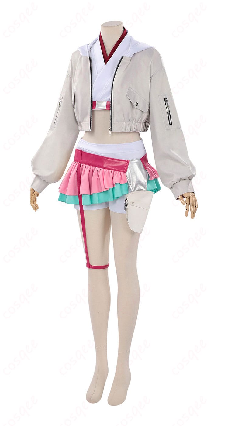 超かぐや姫! 綾紬芦花 コスプレ衣装の側面。横から見たラインと丈感、ショートパンツの見え方を確認できる。